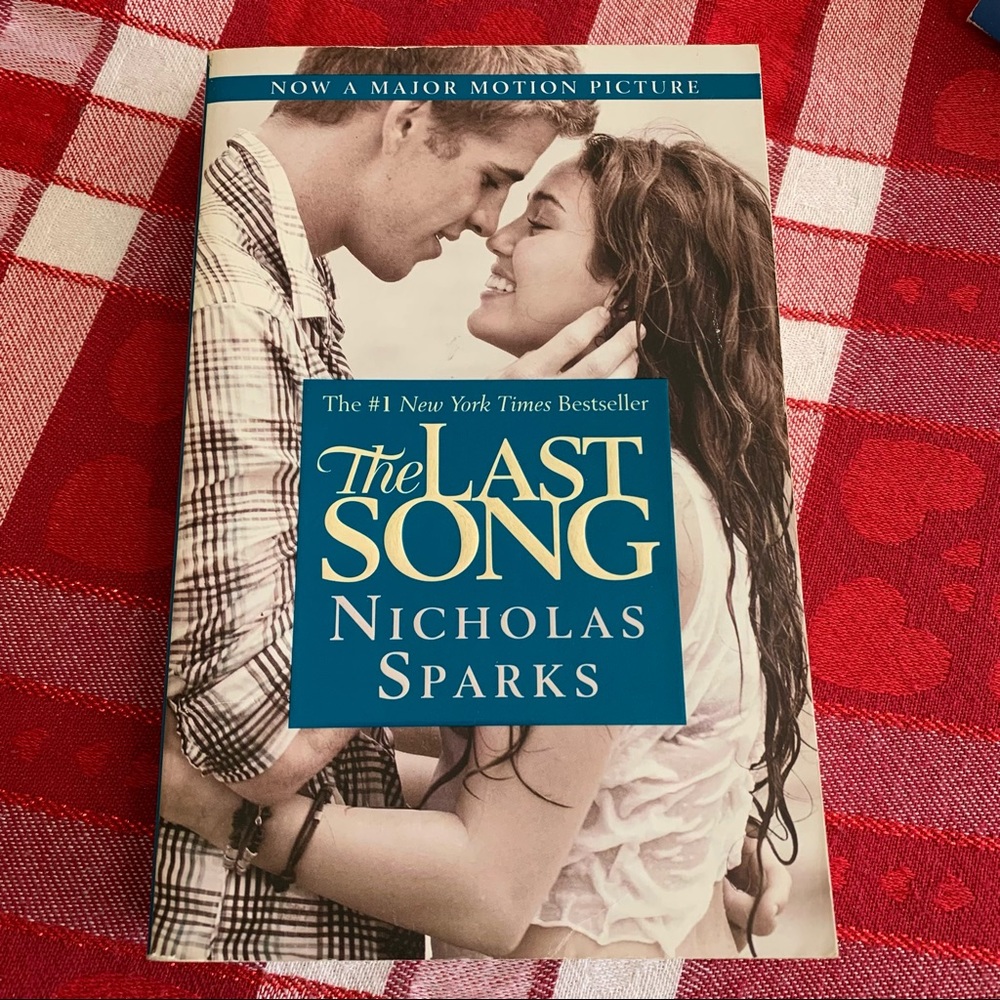 The Last Song Paperback Book by Nicholas Sparks